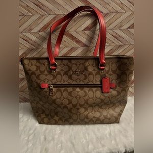 Coach Gallery Tote In Signature Canvas